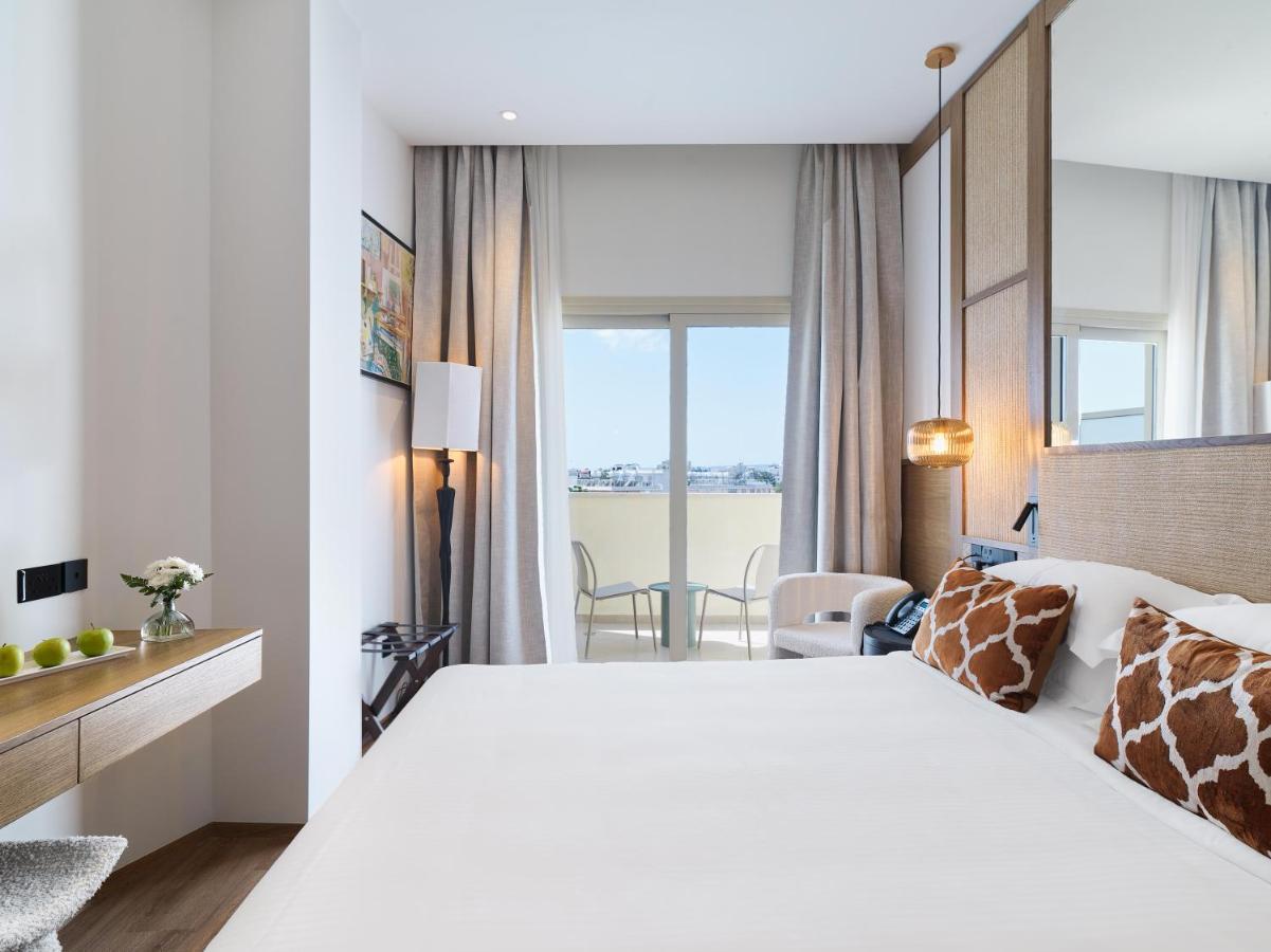 Leonardo Boutique Hotel 라르나카 객실 사진